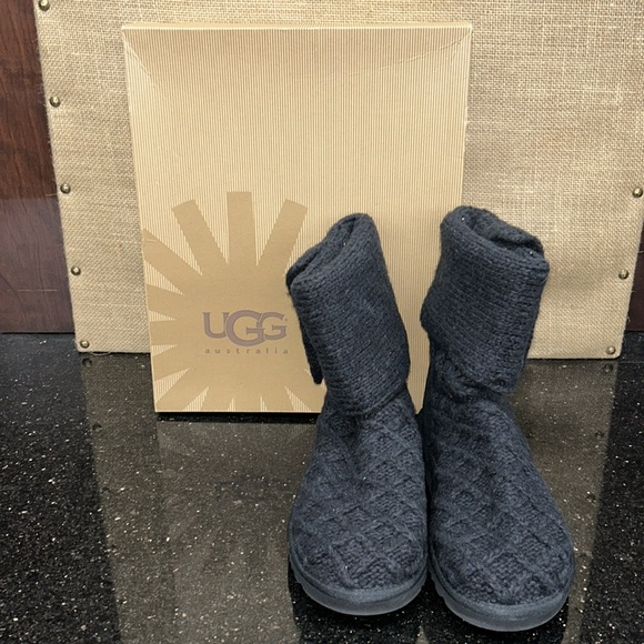 NEW UGG KIDS CARDY LATTICE BLACK BOOT - Picture 2 of 4